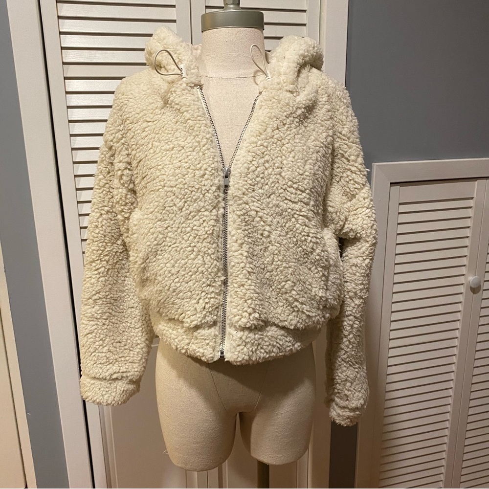 Pacsun Women’s White Baggy Sherpa Jacket (S)